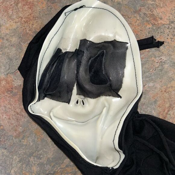 Vintage fun world DIV ghost face mask - Picture 8 of 13